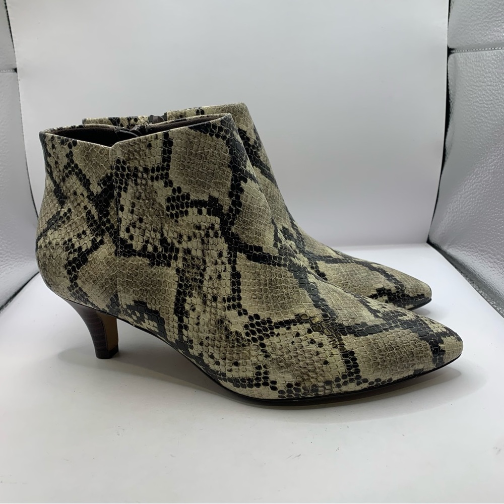 CLARKS Collection Women’s Linvale Sea Ankle Boot Taupe Snakeskin VEGAN Sz 8M - Picture 1 of 8
